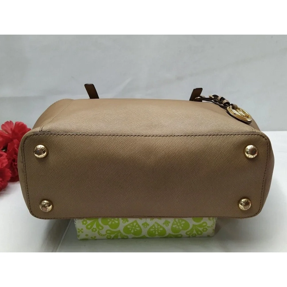 Michael Kors Jet Set Beige Leather Double Handles Zipper Tote Shoulder Bag - Picture 4 of 16
